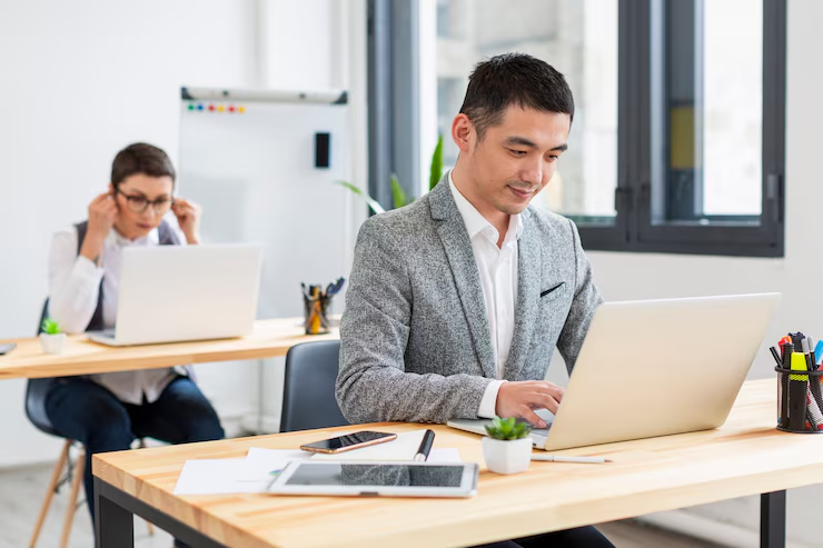 Bekerja di Rumah atau di Kantor? Ini Plus dan Minusnya!